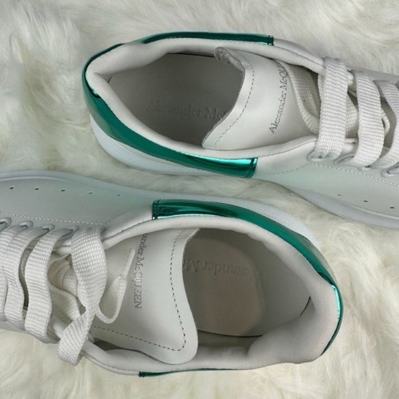 Alexander McQueen Oversize Sneaker in White/Emerald - Picture 4 of 7